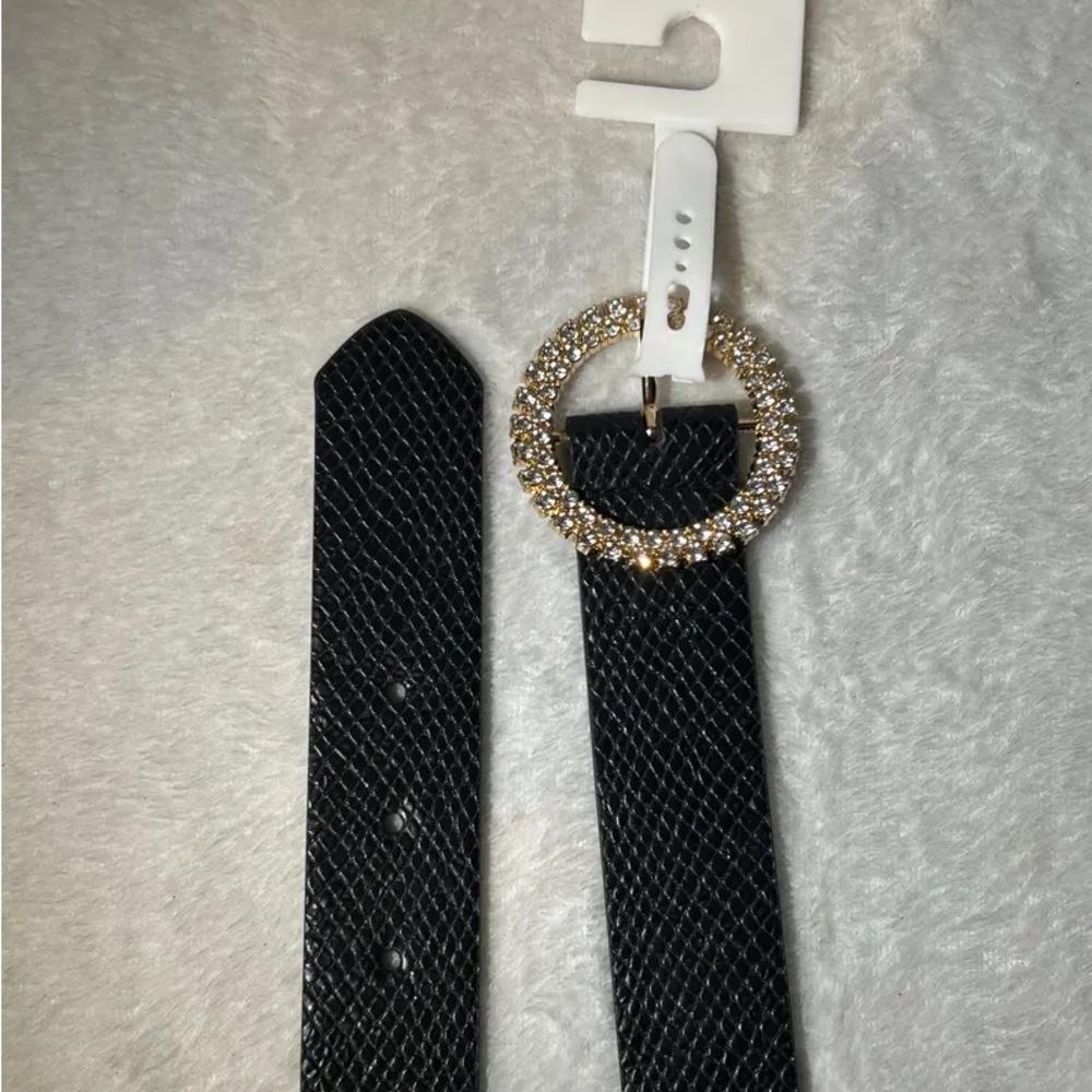 Jessica Simpson Women's Snakeskin Rhinestone Circle Buckle Waist Belt in Black - Picture 4 of 4
